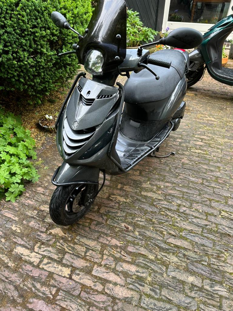 Tekoop, Fietsen en Brommers, Ophalen, Zo goed als nieuw, Benzine, Overige modellen