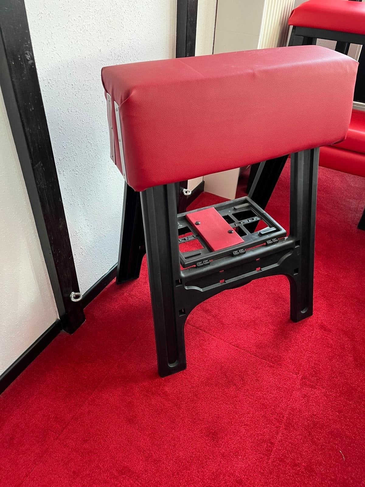 Turnbok - Rood en Zwart, Ophalen, Gebruikt, Rood, Materiaal