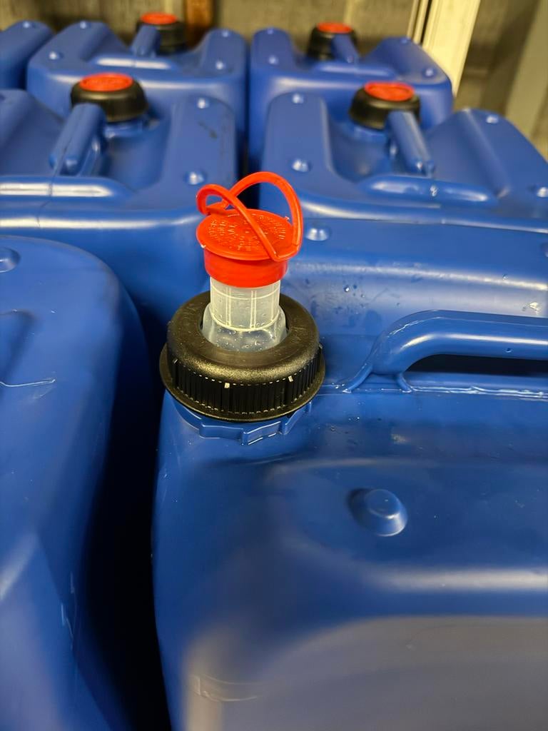 Blauwe jerrycans met schenktuit 20 liter, UN gekeurd, Ophalen of Verzenden, Gebruikt
