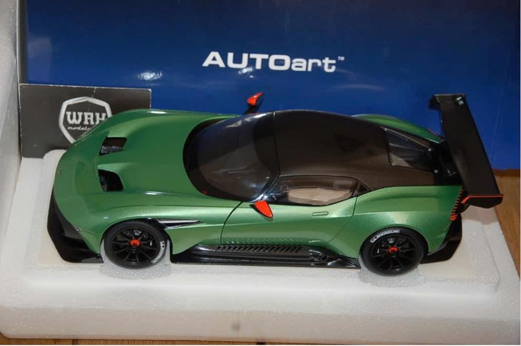 1:18 ASTON MARTIN VULCAN green Autoart 70263 in box WRH, Hobby en Vrije tijd, Modelauto's | 1:18, Verzenden, Zo goed als nieuw