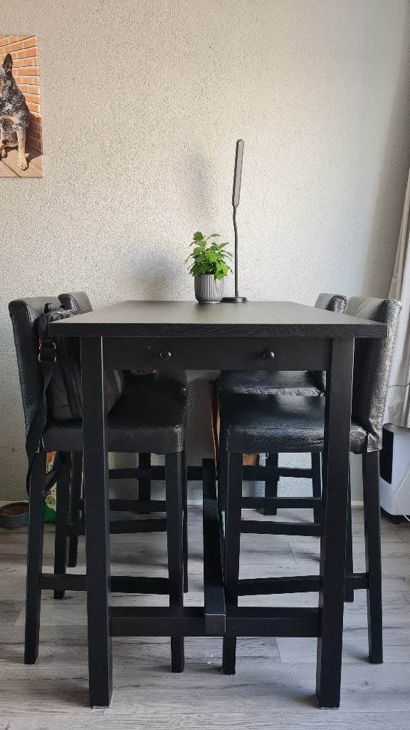 Zwarte bartafel met 4 barstoelen (IKEA), Huis en Inrichting, 100 tot 150 cm, 50 tot 100 cm, Zo goed als nieuw, Modern