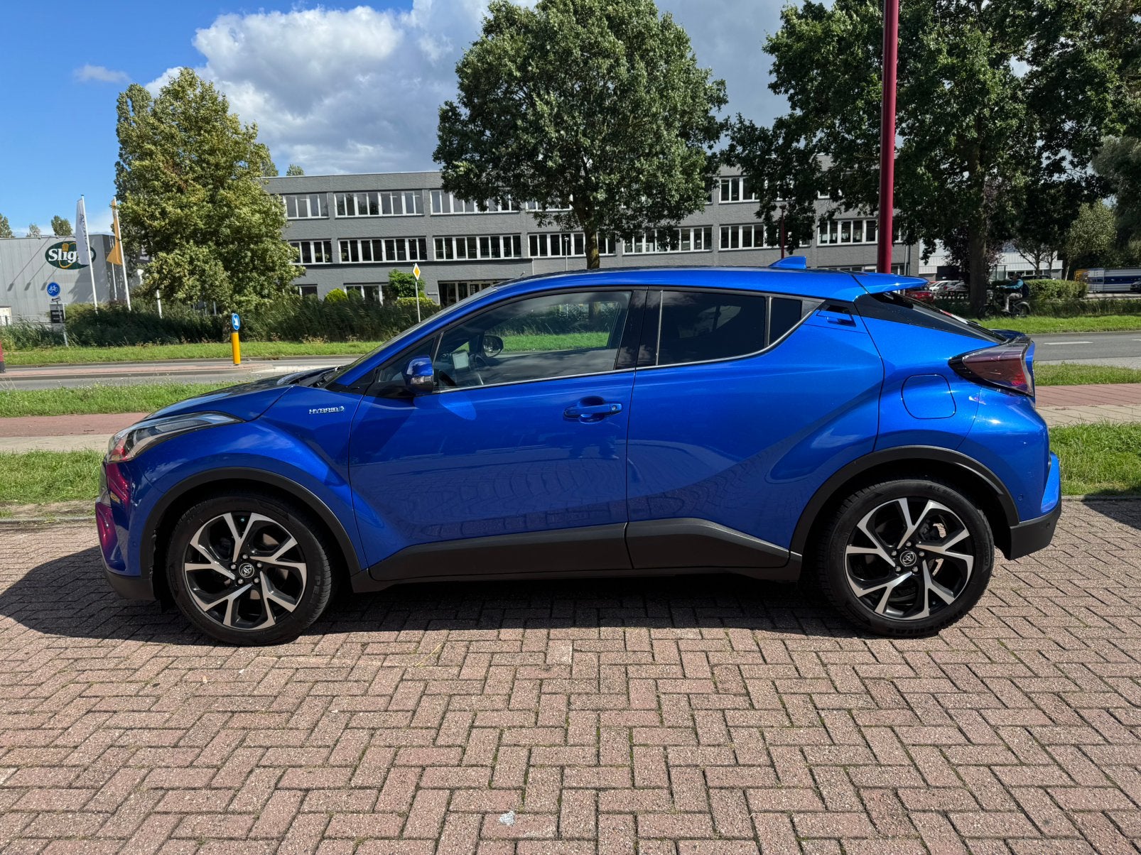 Toyota C-HR 1.8 Hybrid 122pk CVT 2019 Blauw, 725 kg, 4 cilinders, Blauw, 75 €/maand