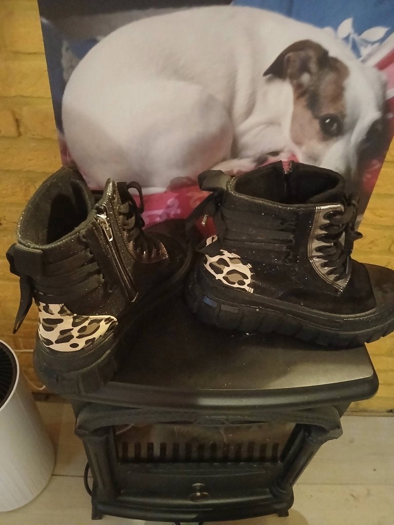 laarsjes en slippers, Ophalen, Zwart, Lage of Enkellaarzen, Onbekend