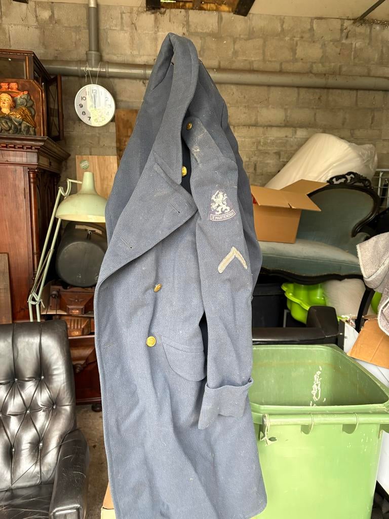 Militair uniform jas met embleem, Verzamelen, Militaria | Algemeen, Ophalen of Verzenden, Landmacht, Nederland, Kleding of Schoenen