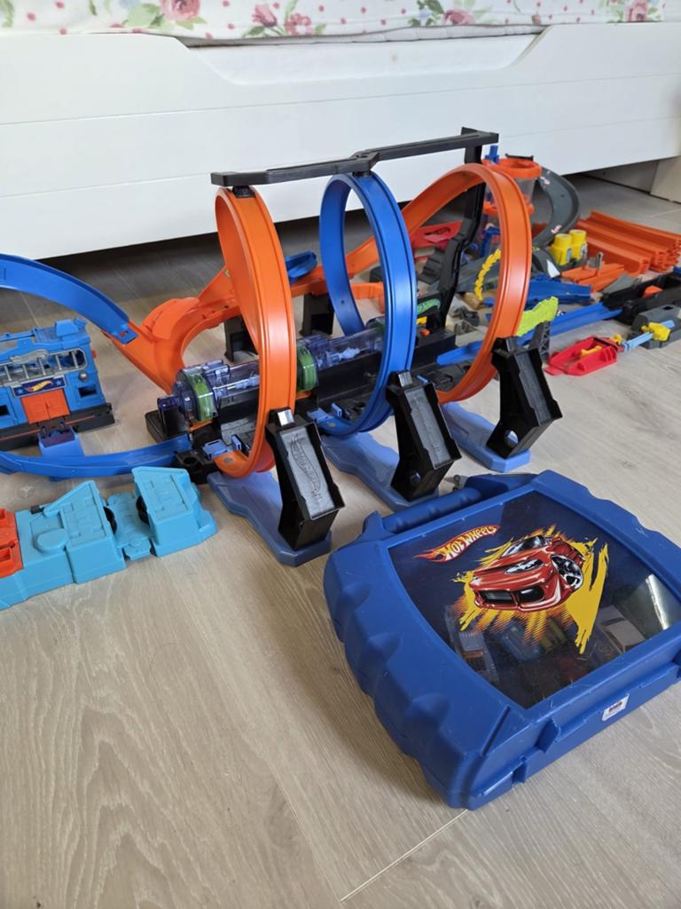 Hot Wheels Mega Racebaan – Complete Set + Auto’s!, Ophalen, Zo goed als nieuw, Handmatig, Hot Wheels