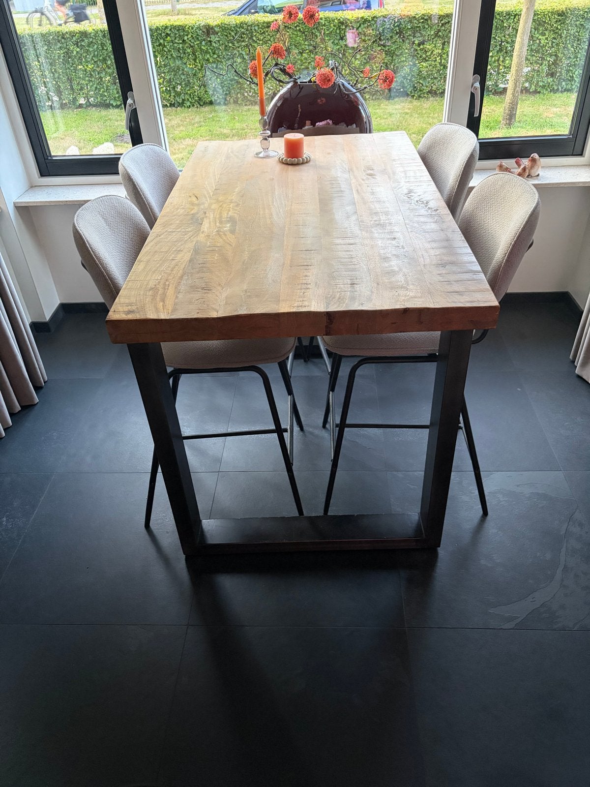 Hoge tafel met 4 draaibare barstoelen, Ophalen, Zo goed als nieuw, Vier personen, Overige houtsoorten