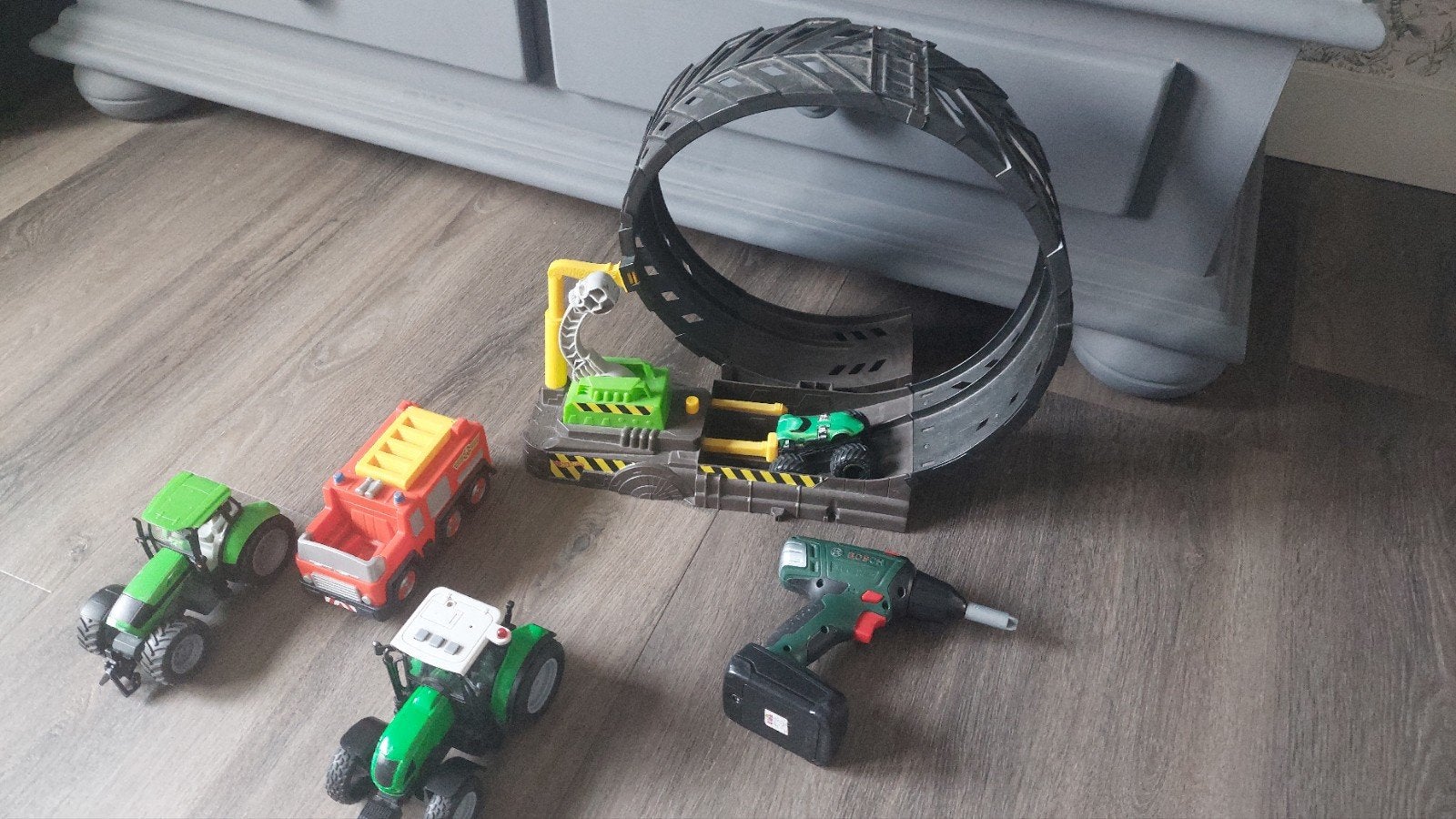 Speelgoed set: Monster truck baan, boormachine en voertuigen, Ophalen, Gebruikt