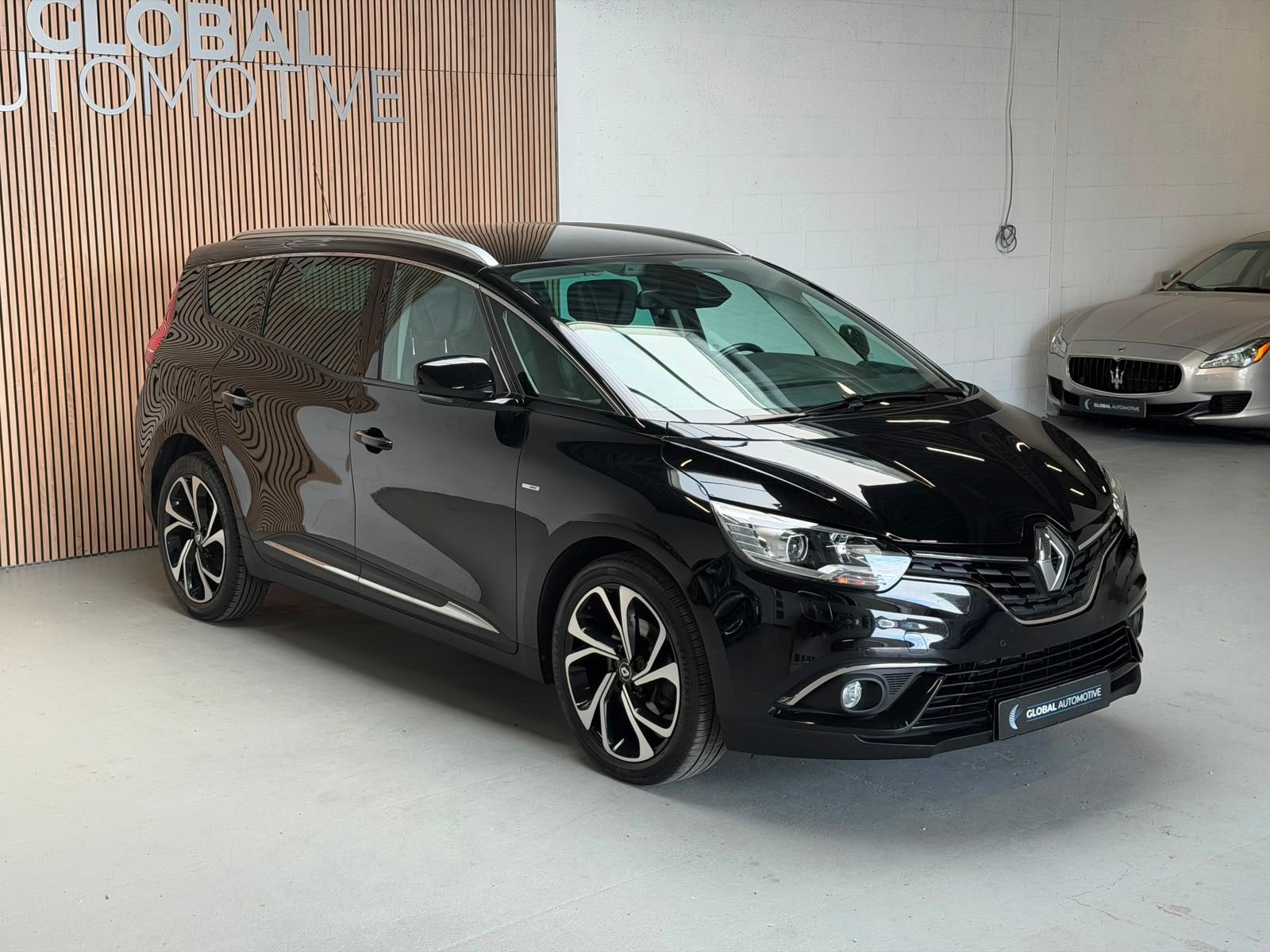 Renault Grand Scénic 1.2 TCe Bose - PANORAMADAK - CAMERA -, Auto's, Renault, Voorwielaandrijving, Gebruikt, Zwart, 4 cilinders
