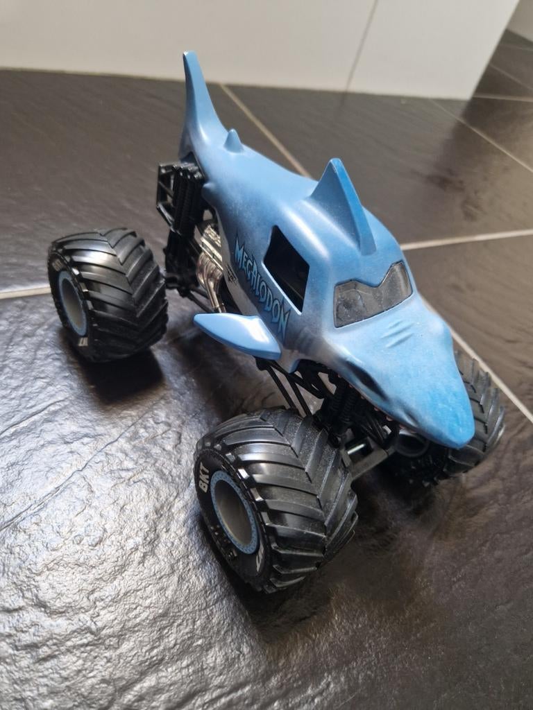 Monster jam Megalodon, Ophalen of Verzenden, Zo goed als nieuw, Overige schalen, Auto offroad