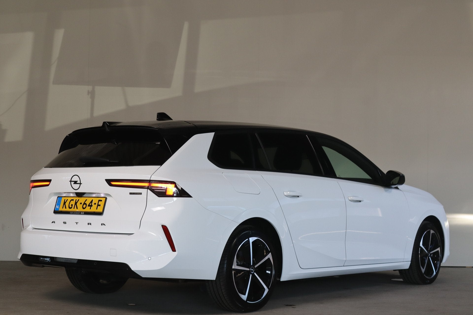 Opel Astra Sports Tourer 1.6 Hybrid GS Line 191pk 360 Cam I, Gebruikt, Euro 6, 4 cilinders, 181 pk