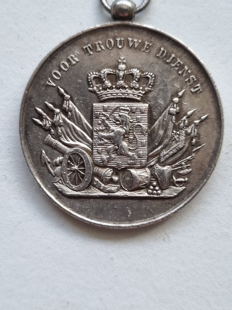 Koningin Wilhelmina Zilver voor trouwe dienst, Ophalen, Landmacht, Nederland, Embleem of Badge