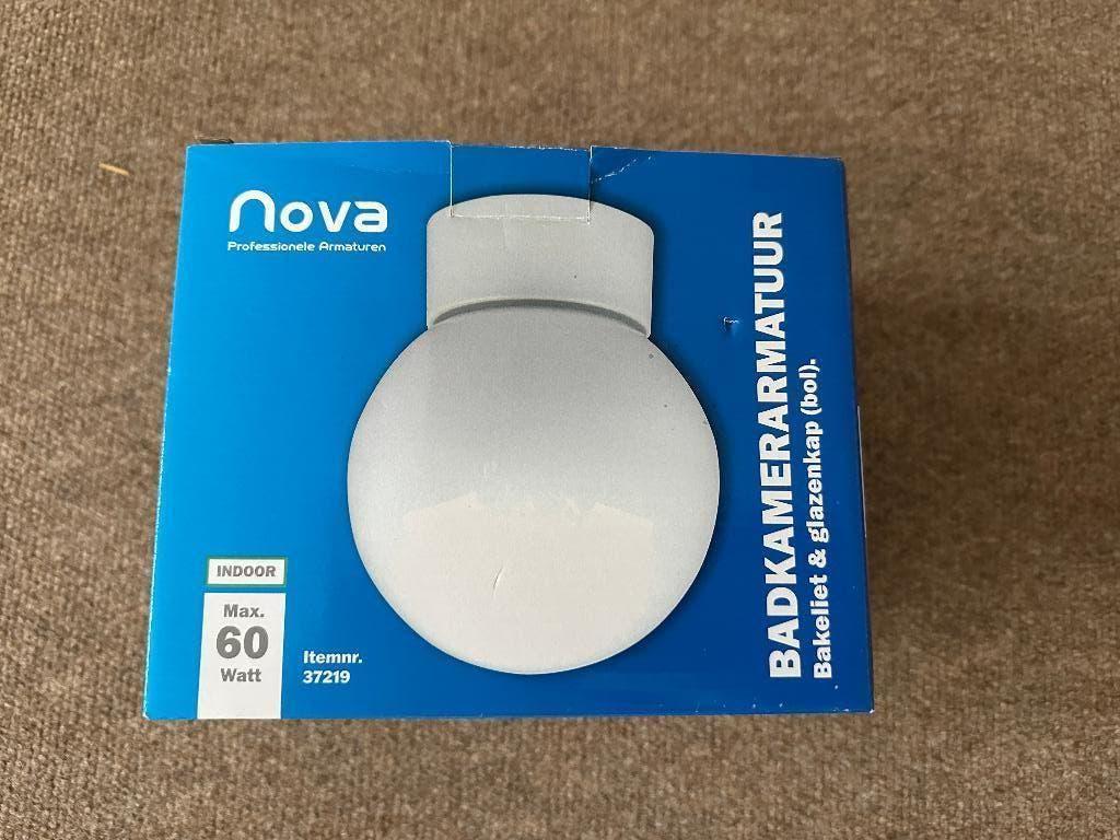Te koop Badkamer plafondlamp Nova, Huis en Inrichting, Ophalen of Verzenden, Nieuw, Glas