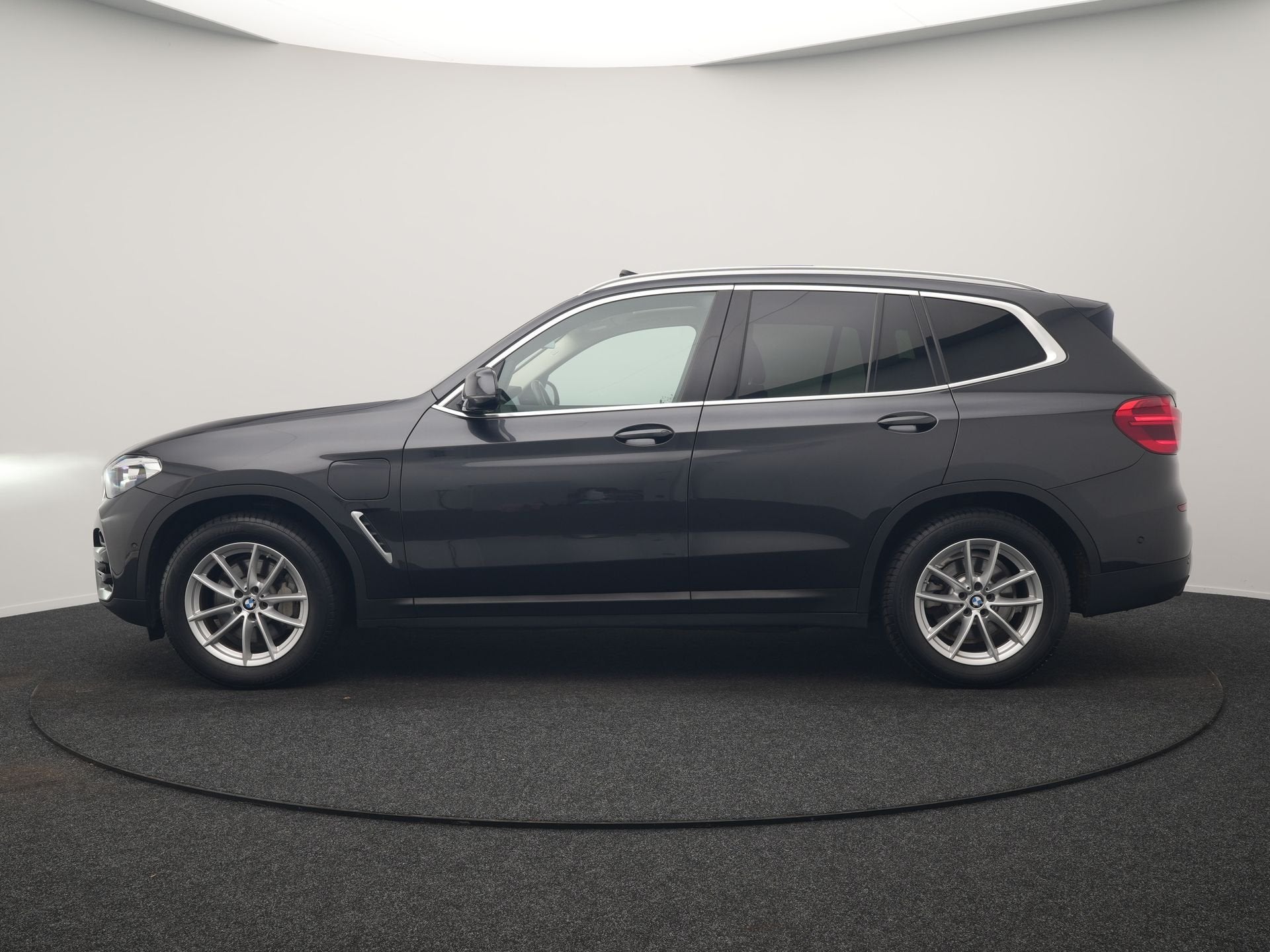 BMW X3 xDrive30e Advantage PHEV 293pk Dealer O.H. | Panodak, Auto's, Automaat, Gebruikt, Zwart, 4 cilinders