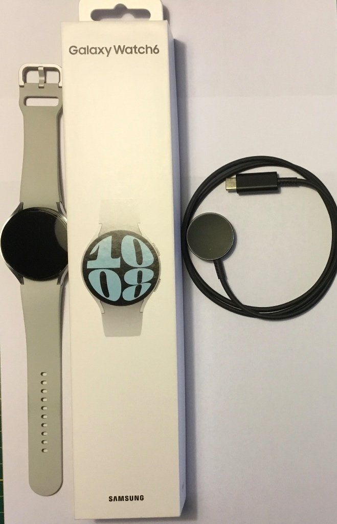 Samsung Galaxy watch 6 incl 8 xtra bandjes, Verzenden, Zo goed als nieuw, Samsung, Waterdicht