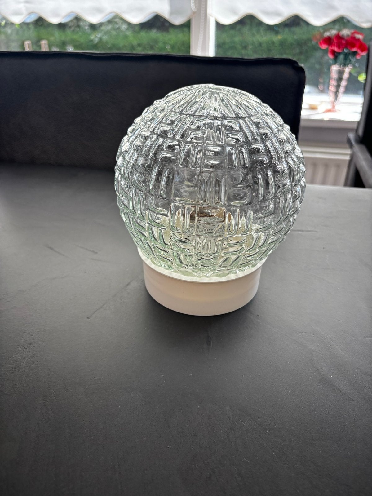 VintagePlafondlamp / Plafonnière met glazen bol, Gebruikt, Glas, Wit, Plafondlamp