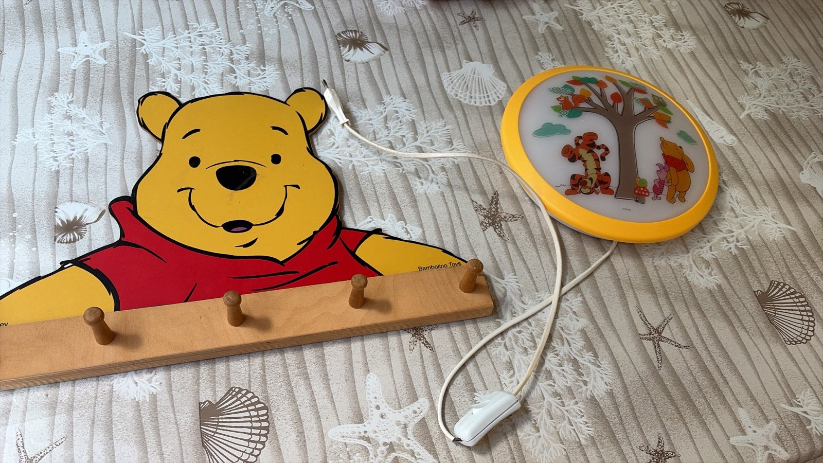 Winnie de Poeh lamp en kapstokje, Ophalen, Gebruikt, Geel, Ophangbaar
