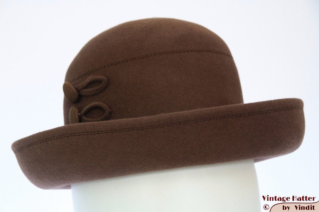 Vintage Dameshoed zacht bruin vilt 54 = XS gratis verzenden, Kleding | Dames, Hoeden en Petten, Ophalen of Verzenden, Gedragen
