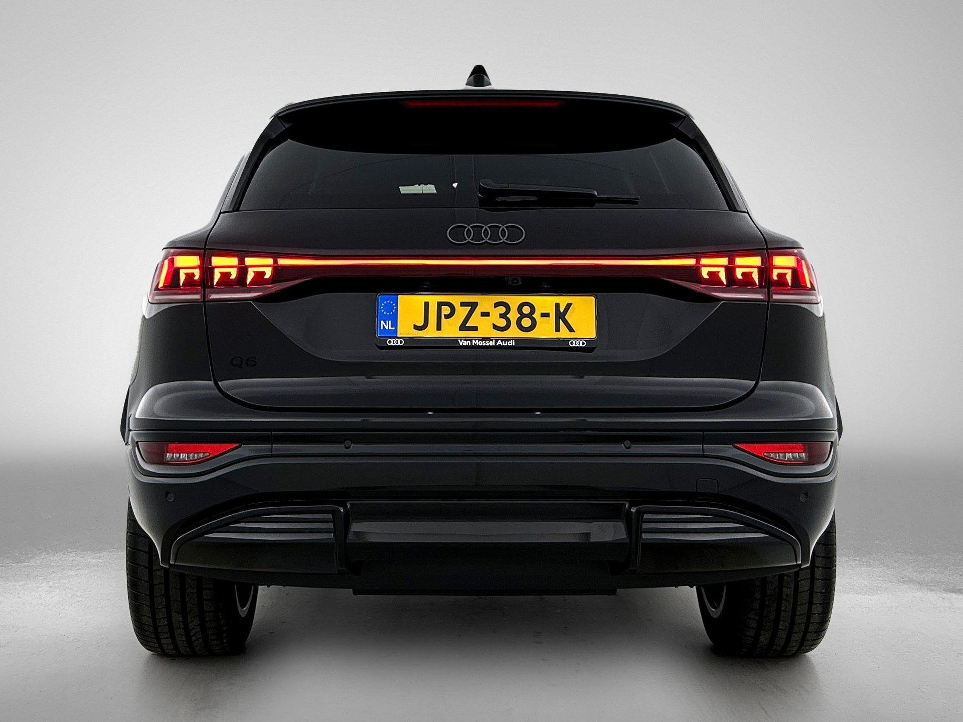 Audi Q6 e-tron S edition 83 kWh, Auto's, 12 maanden, Achterwielaandrijving, Gebruikt, Leder en Stof