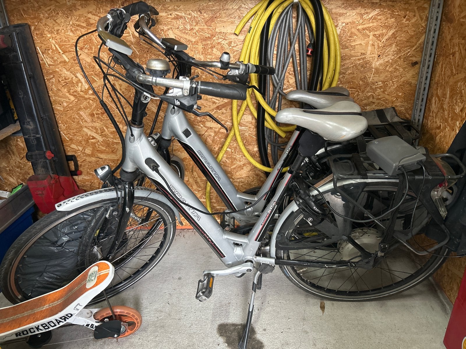 2x Sparta E-bikes: 1x defect, 1x functioneel (aan stroom), Ophalen, Minder dan 30 km per accu, Sparta, Gebruikt