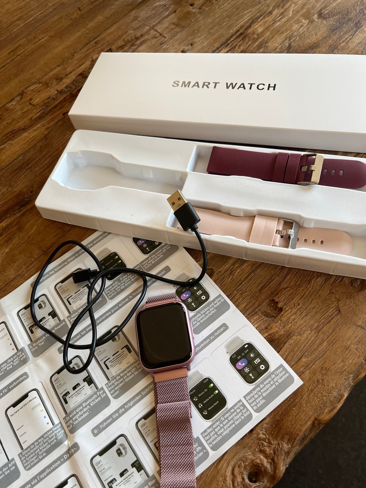 Smartwatch met extra bandjes en oplader. Nwprijs 50.-, Ophalen, Hartslag, Zo goed als nieuw, Roze