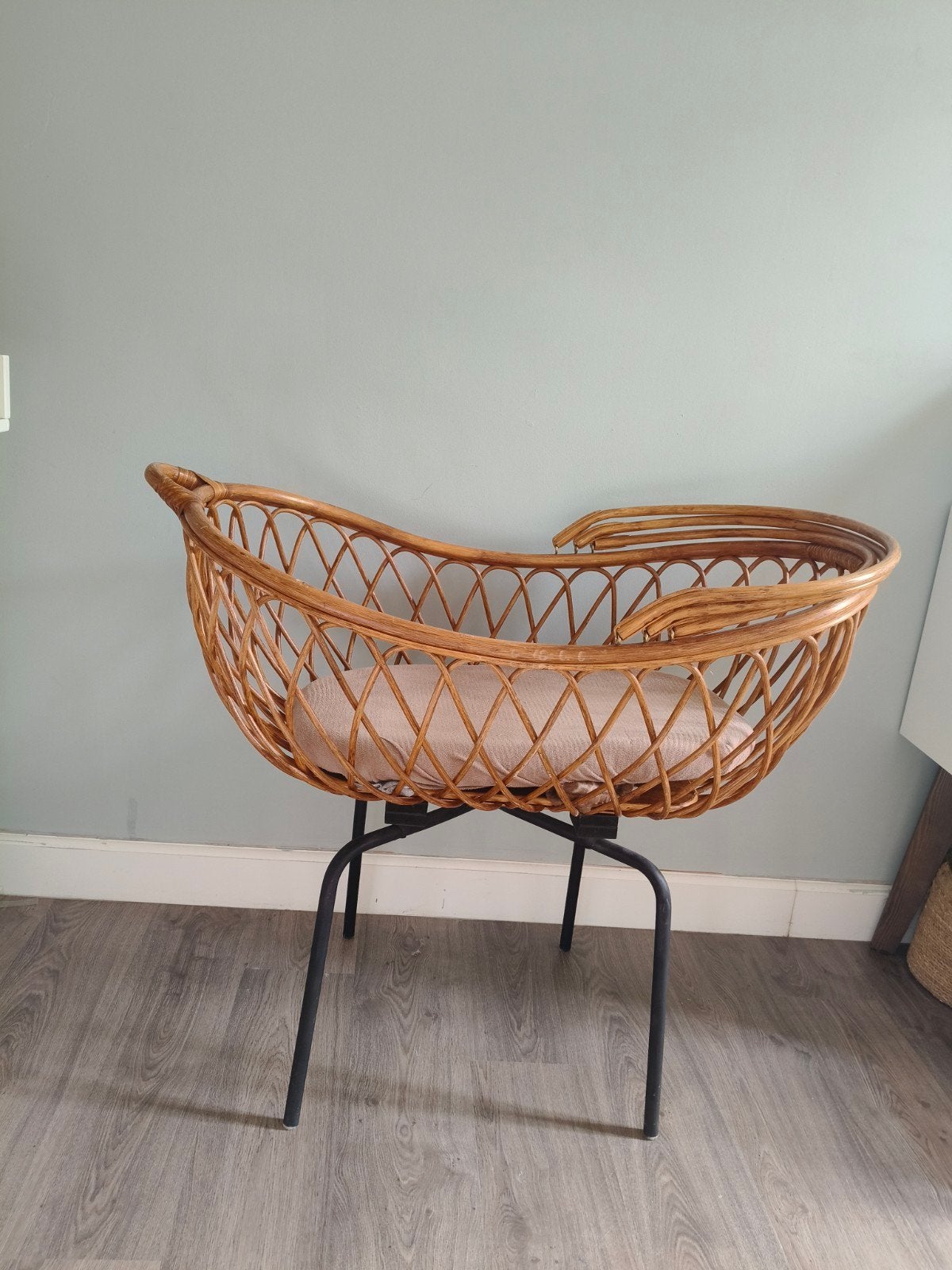Rotan wieg met matras en babynestje., Ophalen, Zo goed als nieuw, Wieg
