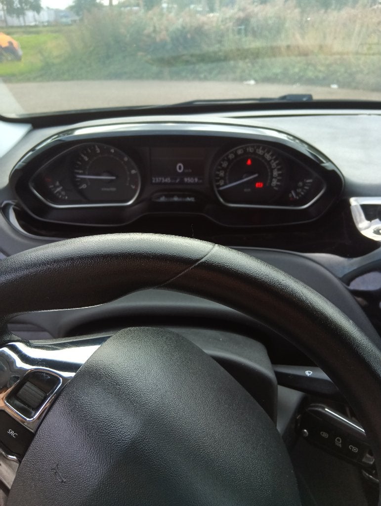 Foto 24 van Peugeot 208 1.2 VTi 82PK 5D (102g) 2012 Grijs