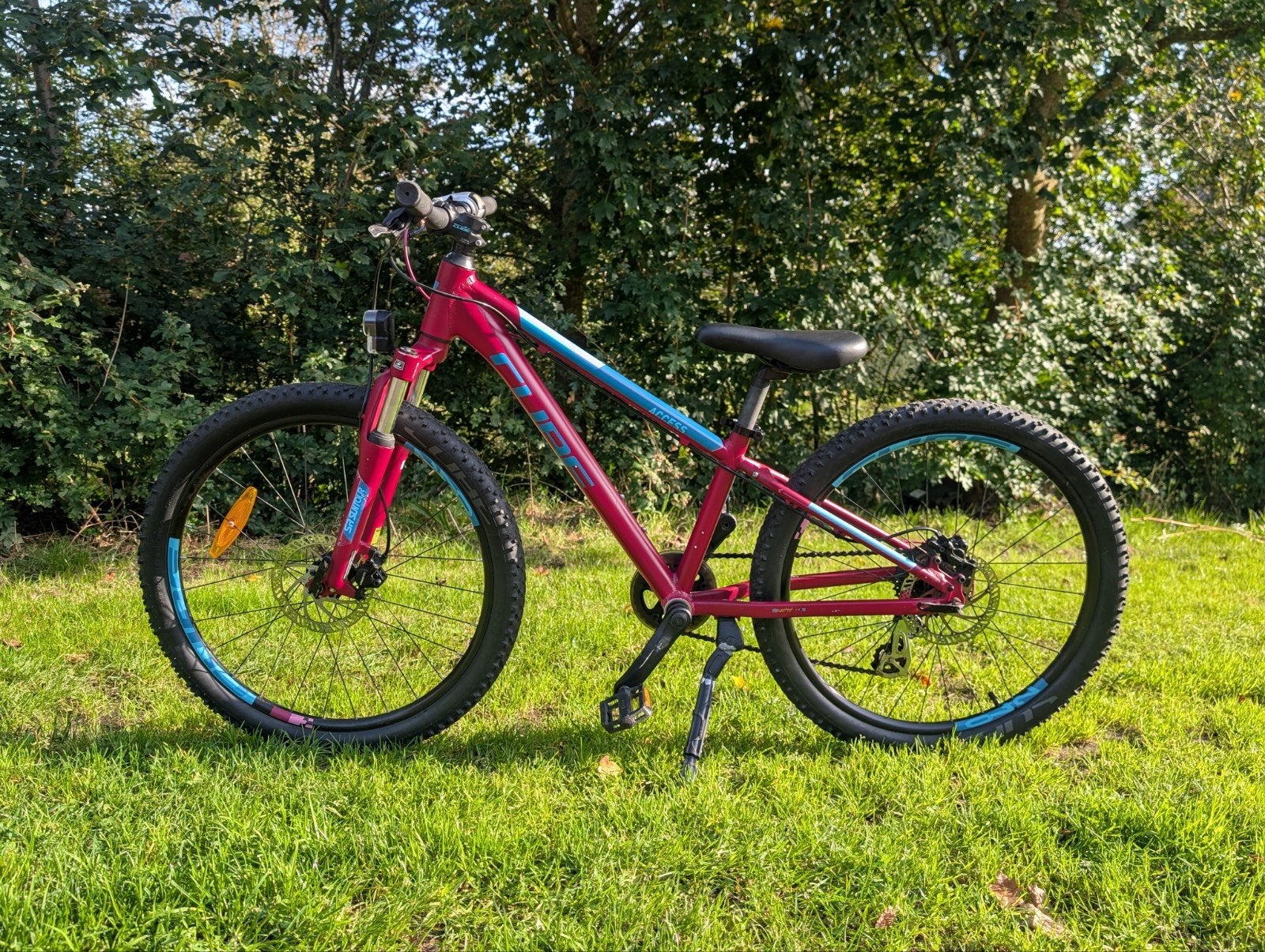 Cube Access 240 Disc - Berry/Aqua - Kinderfiets, Fietsen en Brommers, Ophalen, 20 inch of meer, Gebruikt, Cube