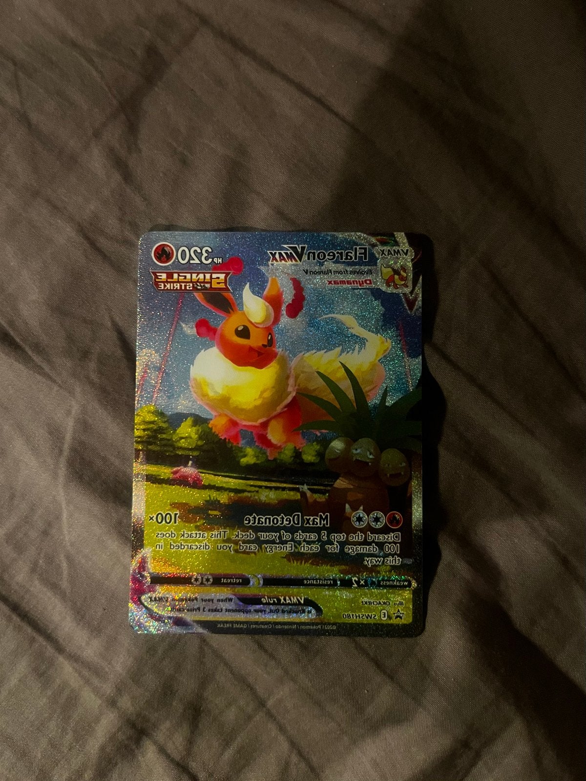 Flareon VMAX Pokémon Kaart, Ophalen of Verzenden, Zo goed als nieuw, Losse kaart, Foil
