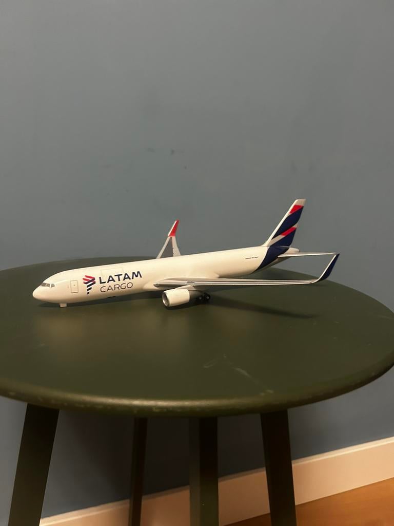 Latam 767 1:200, Verzamelen, Luchtvaart en Vliegtuigspotten, Ophalen of Verzenden, Zo goed als nieuw, Overige typen