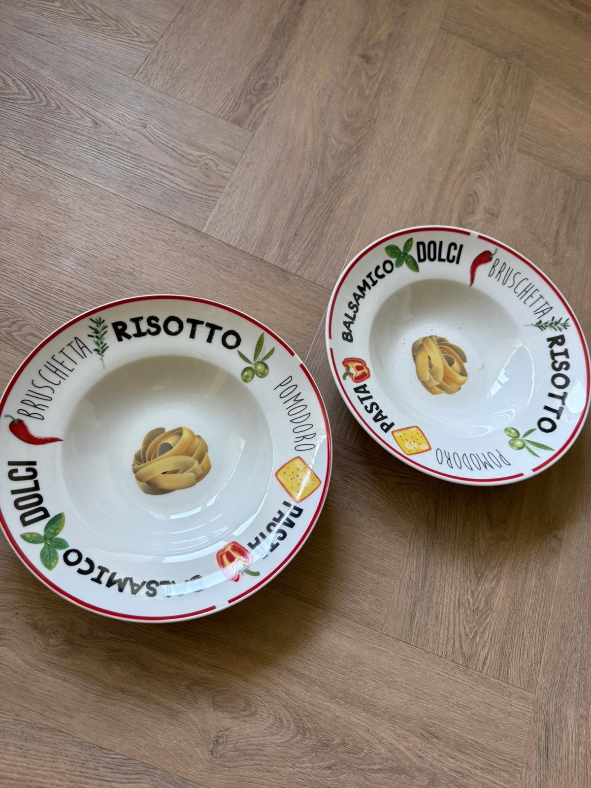 Twee diepe pasta borden, Ophalen of Verzenden, Zo goed als nieuw, Bord(en)