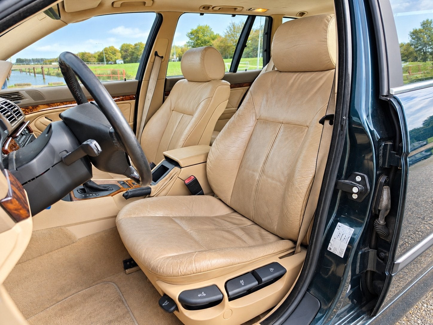 BMW 5 Serie Touring 528i (bj 1997, automaat), Auto's, Leder, 2793 cc, 193 pk, Geïmporteerd