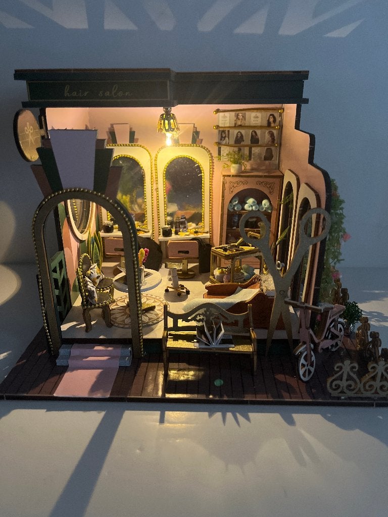 Miniatuur kapsalon- Hair Salon, Verzenden, Zo goed als nieuw, Knutselwerk