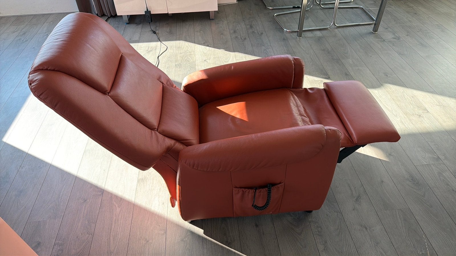 GRATIS - Comfortabele relaxfauteuil - elektrische bediening, Huis en Inrichting, Fauteuils, Ophalen, Zo goed als nieuw, 75 tot 100 cm