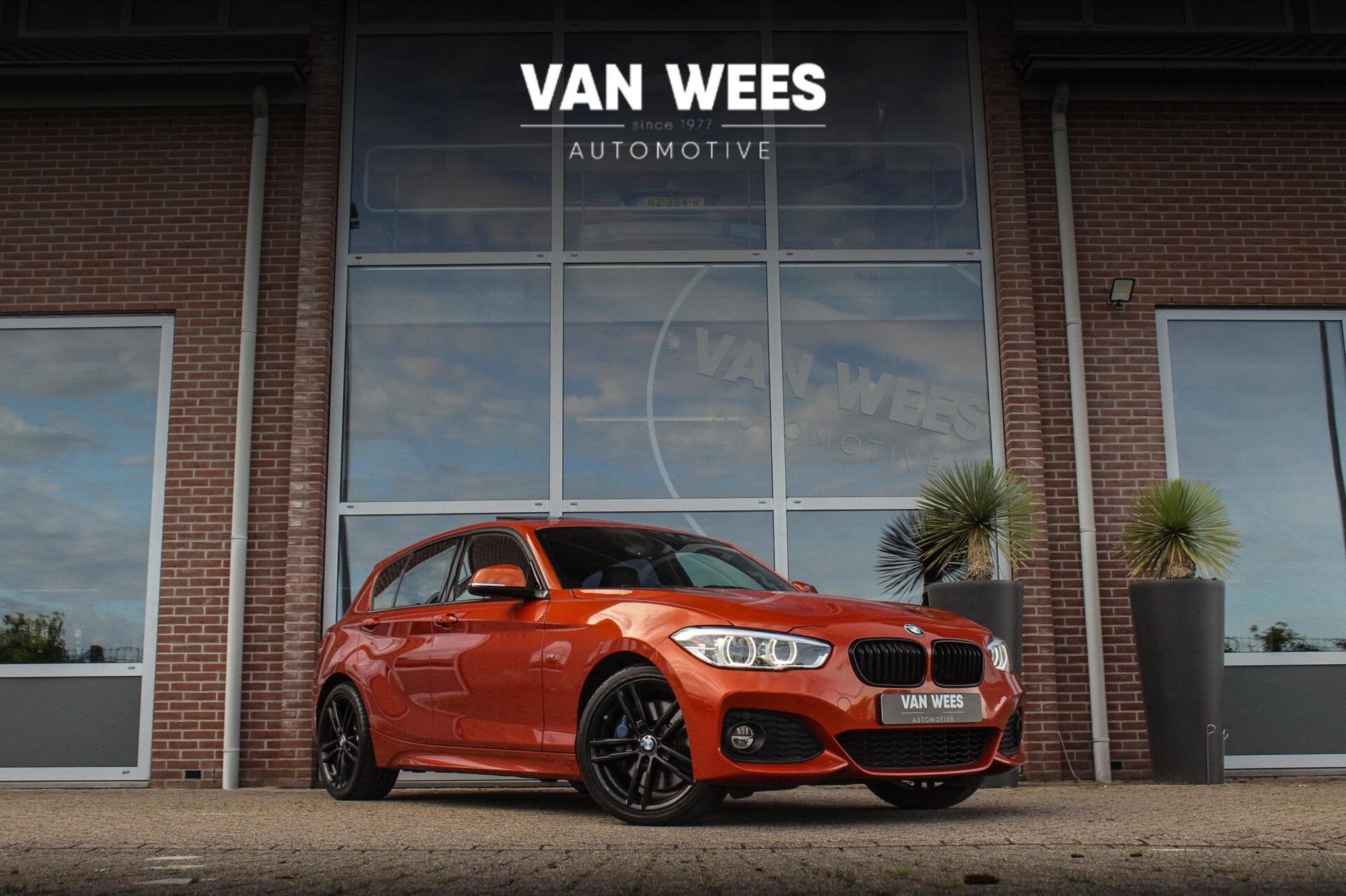 BMW 1-serie 120i Edition M Sport Shadow High Executive | Dea, Auto's, BMW, 1998 cc, Achterwielaandrijving, Gebruikt, Bedrijf