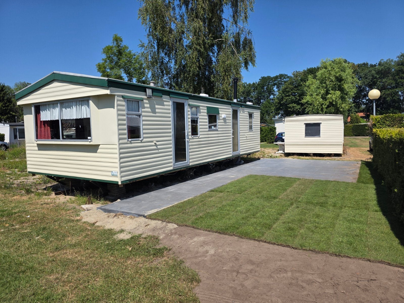 Ruime stacaravan met puntdak op camping zoomland 9x3.60m