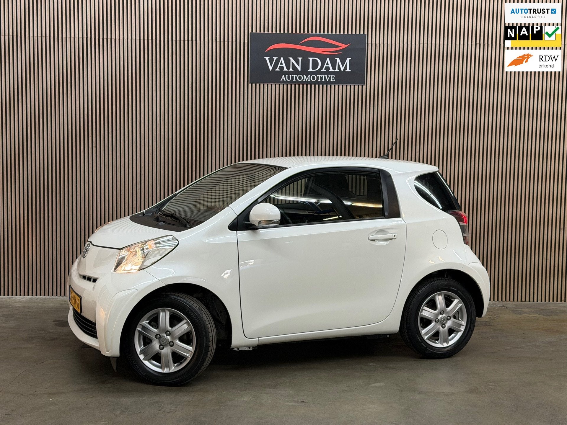 Toyota IQ 1.0 VVTi Comfort 2011 NAP AIRCO TREKHAAK ELEK-RAME, Euro 5, Stof, Gebruikt, Zwart