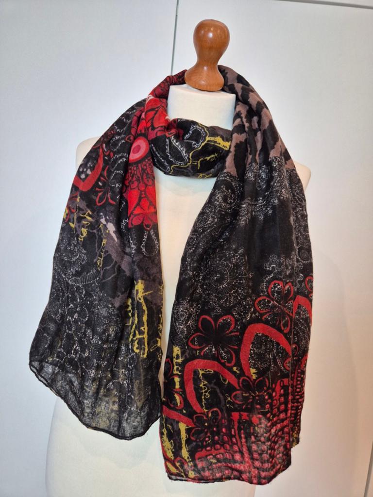 DESIGUAL Sjaal Zwart Rood Mandala Tekst 190x108 cm, DESIGUAL, Verzenden, Zo goed als nieuw, Sjaal