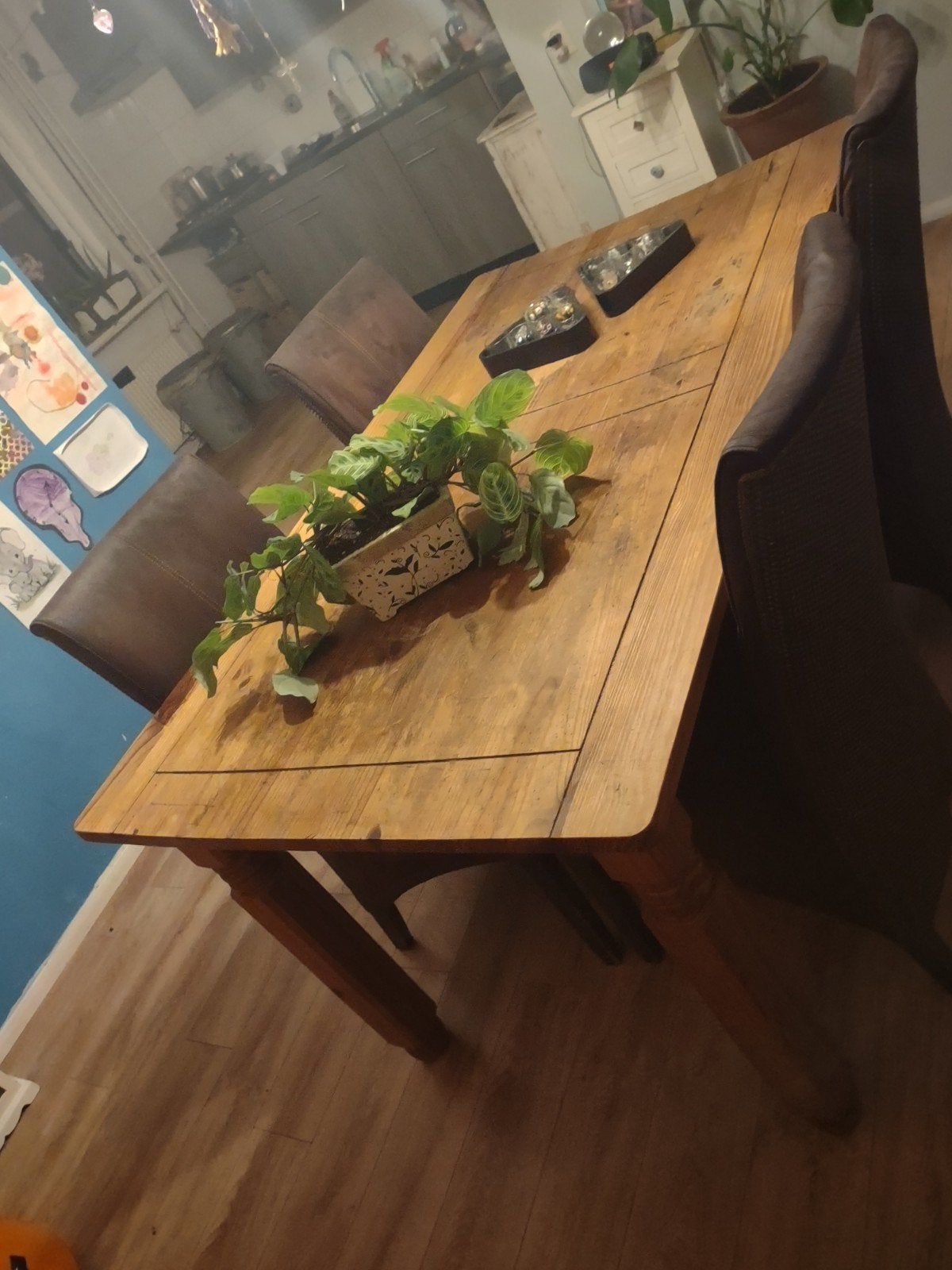 Robuuste houten eettafel met 4 stoelen, Huis en Inrichting, Ophalen