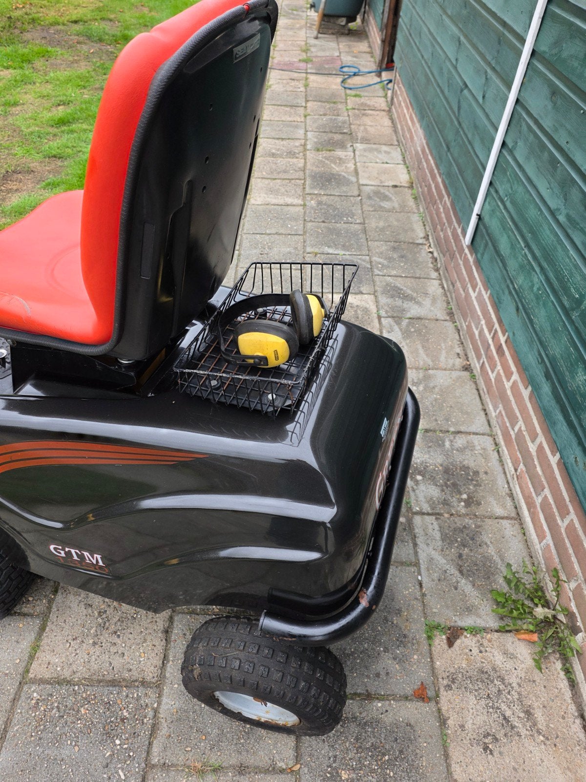 Foto 6 van GTM 1350 Zitmaaier - Krachtige Benzine Grasmaaier