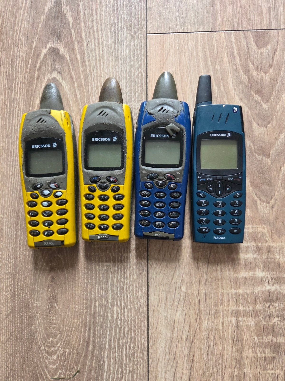 TE KOOP PARTIJ VAN 4 STUKS SONY, Telecommunicatie, Gebruikt, Telecom, Zwart, Ophalen of Verzenden