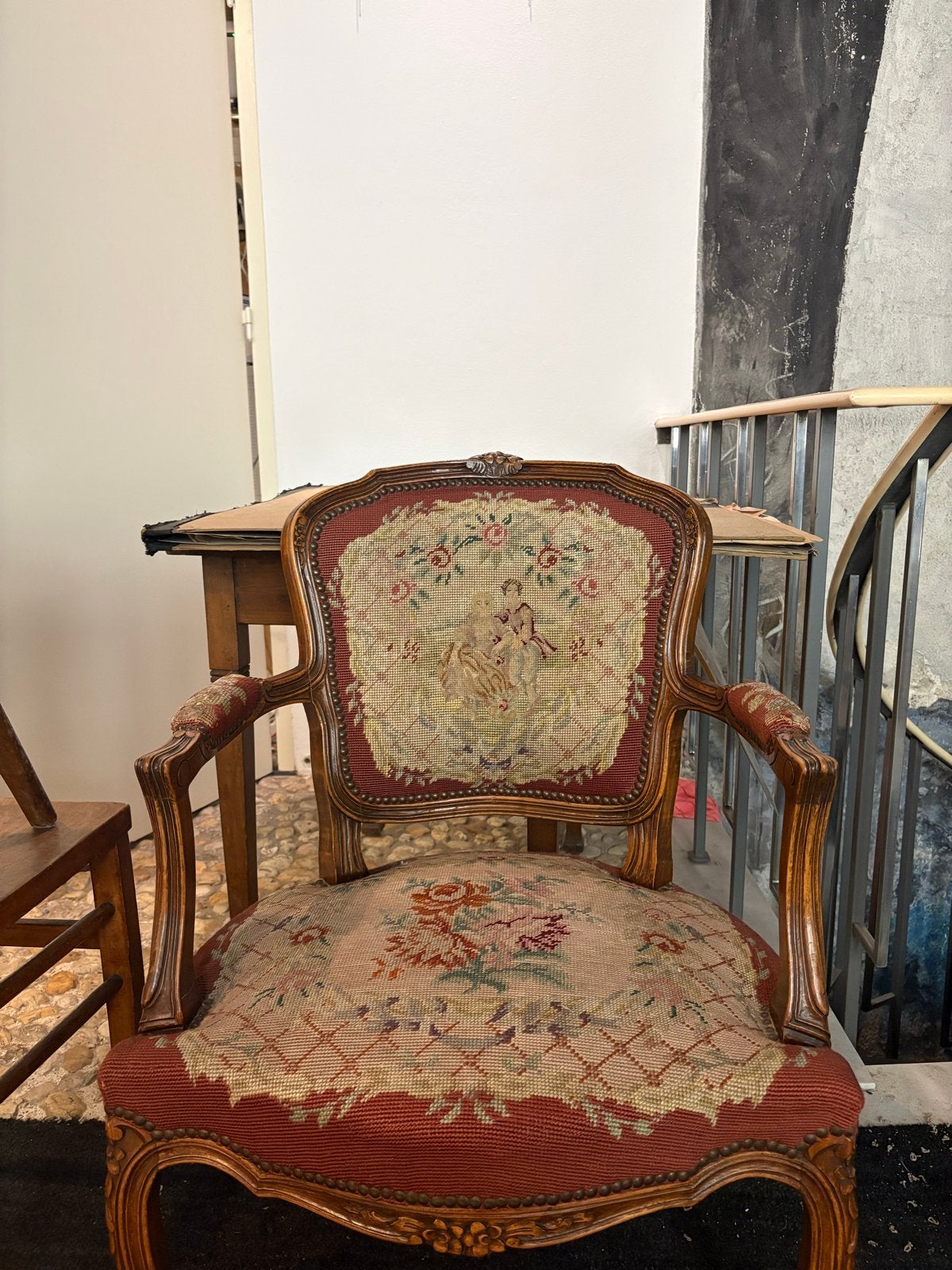 Antieke fauteuil met geborduurd tapijtwerk, Ophalen of Verzenden