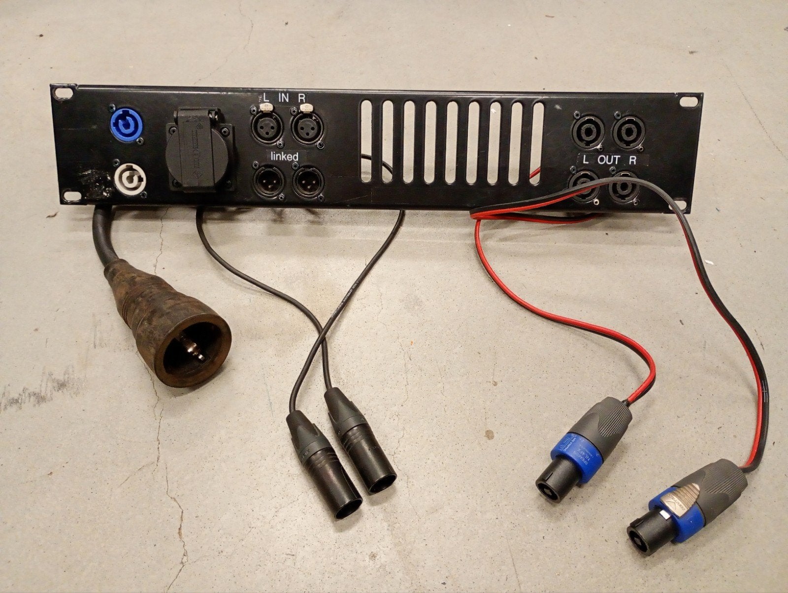 19" patchbay aansluitveld versterker, xlr, speakon, powercon, Ophalen of Verzenden, Speaker of Versterker