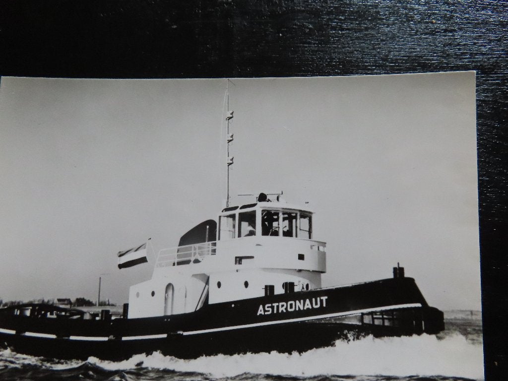 ansichtkaart sleepboot "Astronaut" Smit & co, Verzamelen, Scheepvaart, Ophalen of Verzenden, Gebruikt, Motorboot, Kaart, Foto of Prent