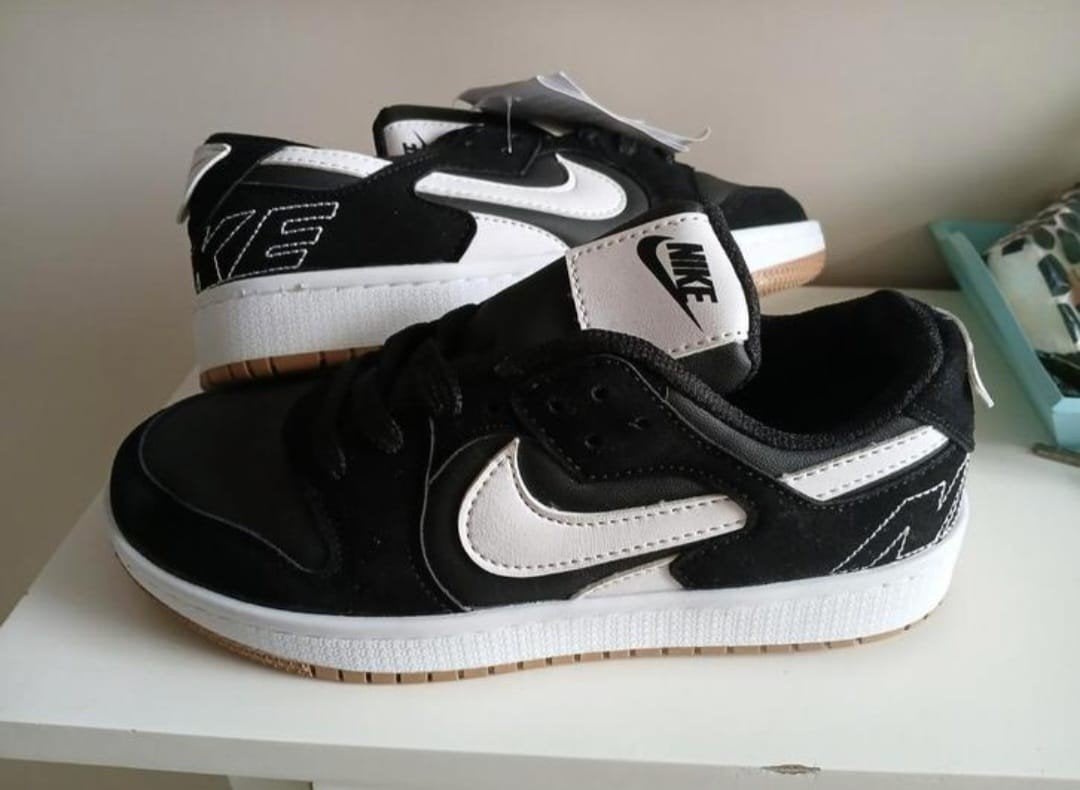 Nike dunks maat 38/39, Kleding | Dames, Schoenen, Ophalen of Verzenden, Sneakers of Gympen