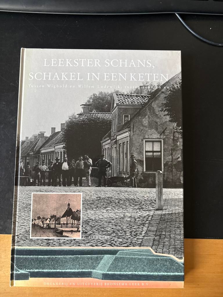 Leekster Schans, Schakel in een Keten - Historisch Boek, Ophalen of Verzenden, 20e eeuw of later, Zo goed als nieuw