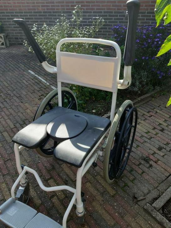 Verrijdbare douchestoel / postoel, Ophalen