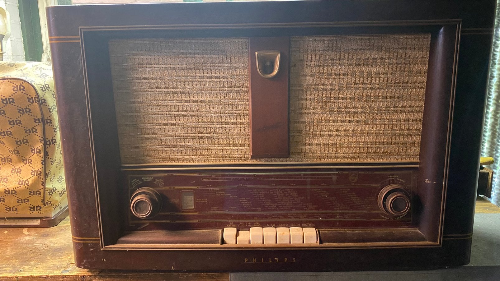 Phillips radio BX74OA voor flesje wijn., Ophalen