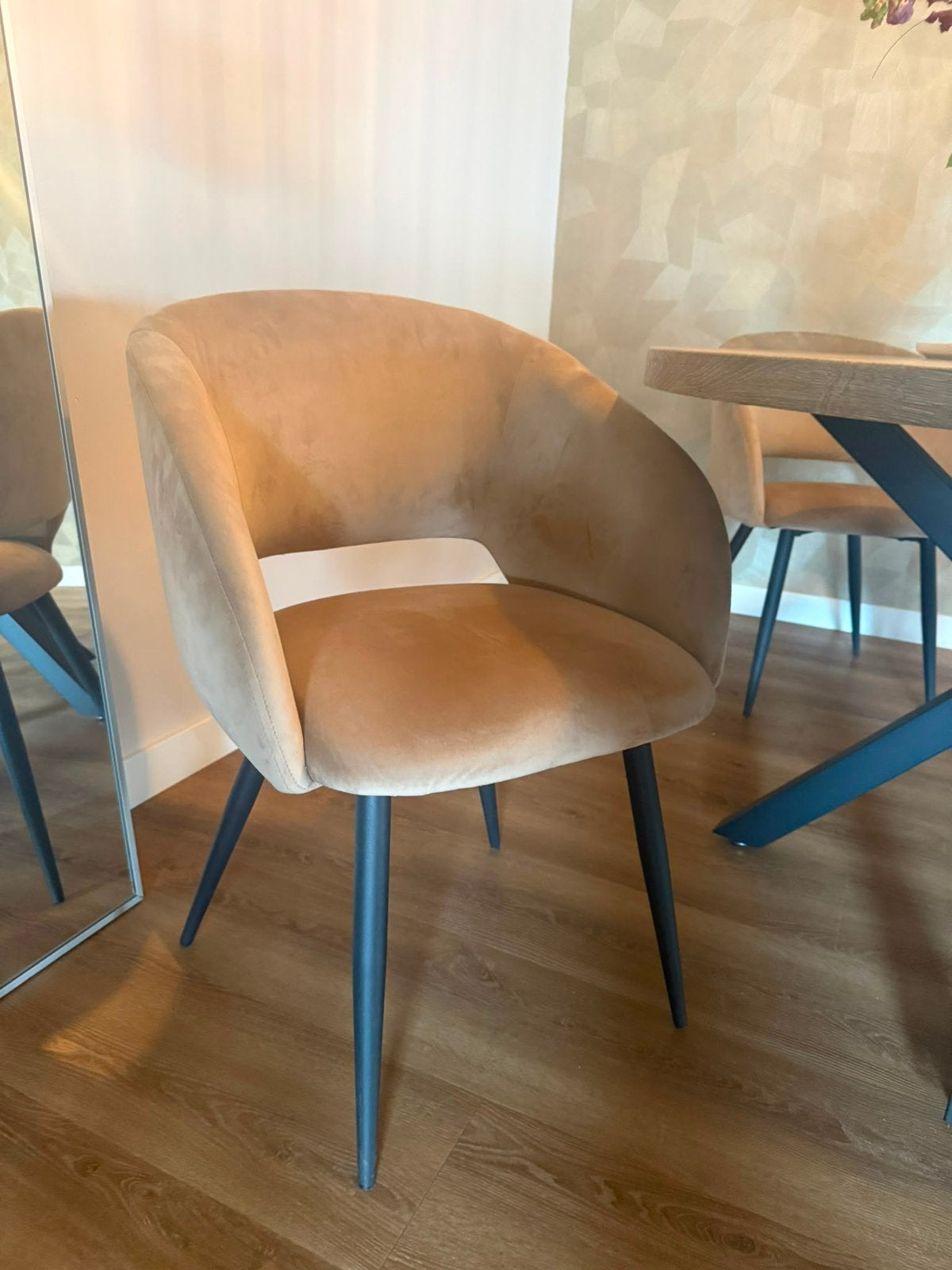 4 poeder roze velours eetkamer stoelen, Ophalen, Zo goed als nieuw, Overige kleuren