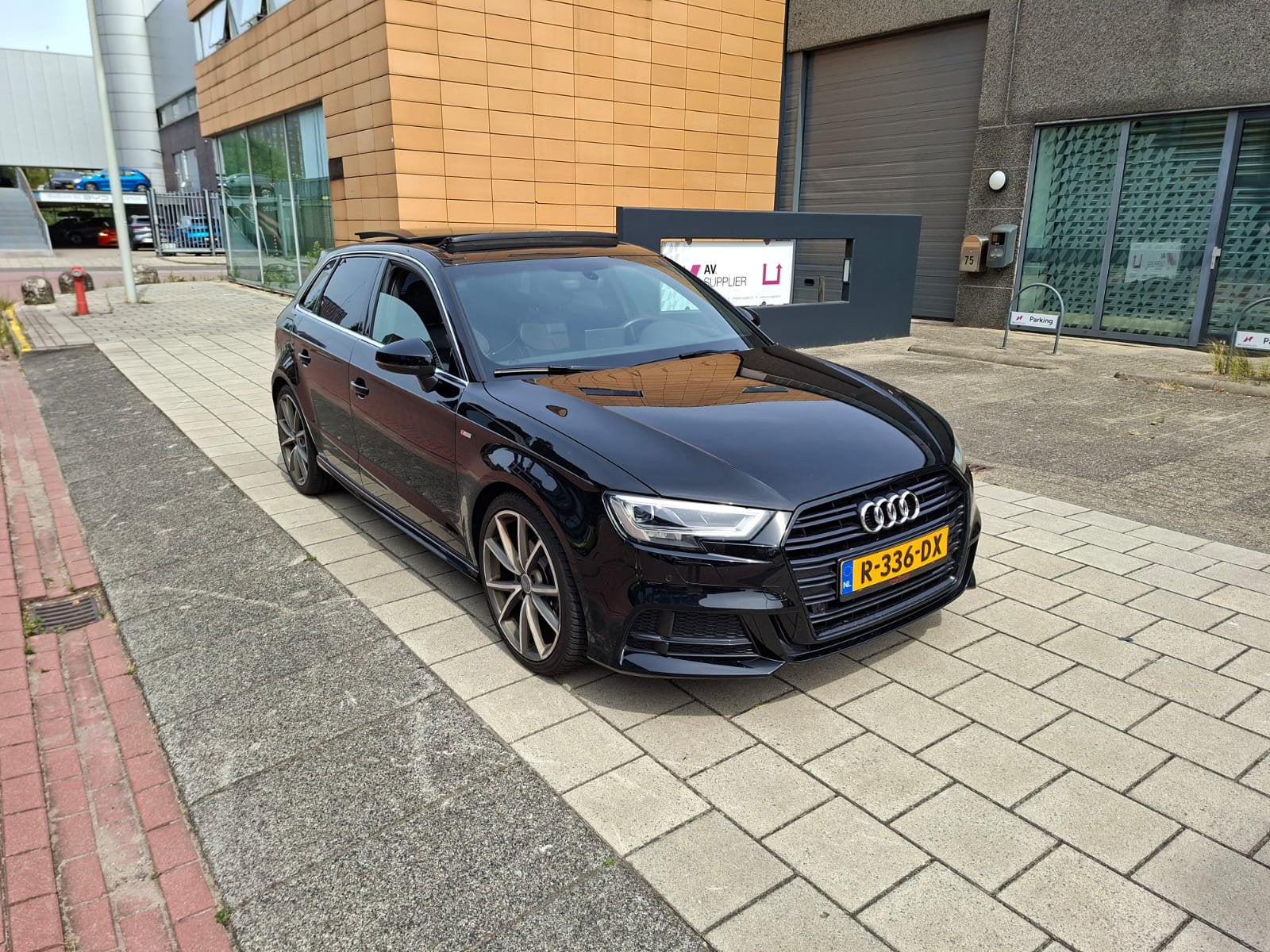 Audi A3 Sportback S-Line uit 2019 – BTW-auto, Auto's, 15 km/l, 1498 cc, Zwart, 4 cilinders