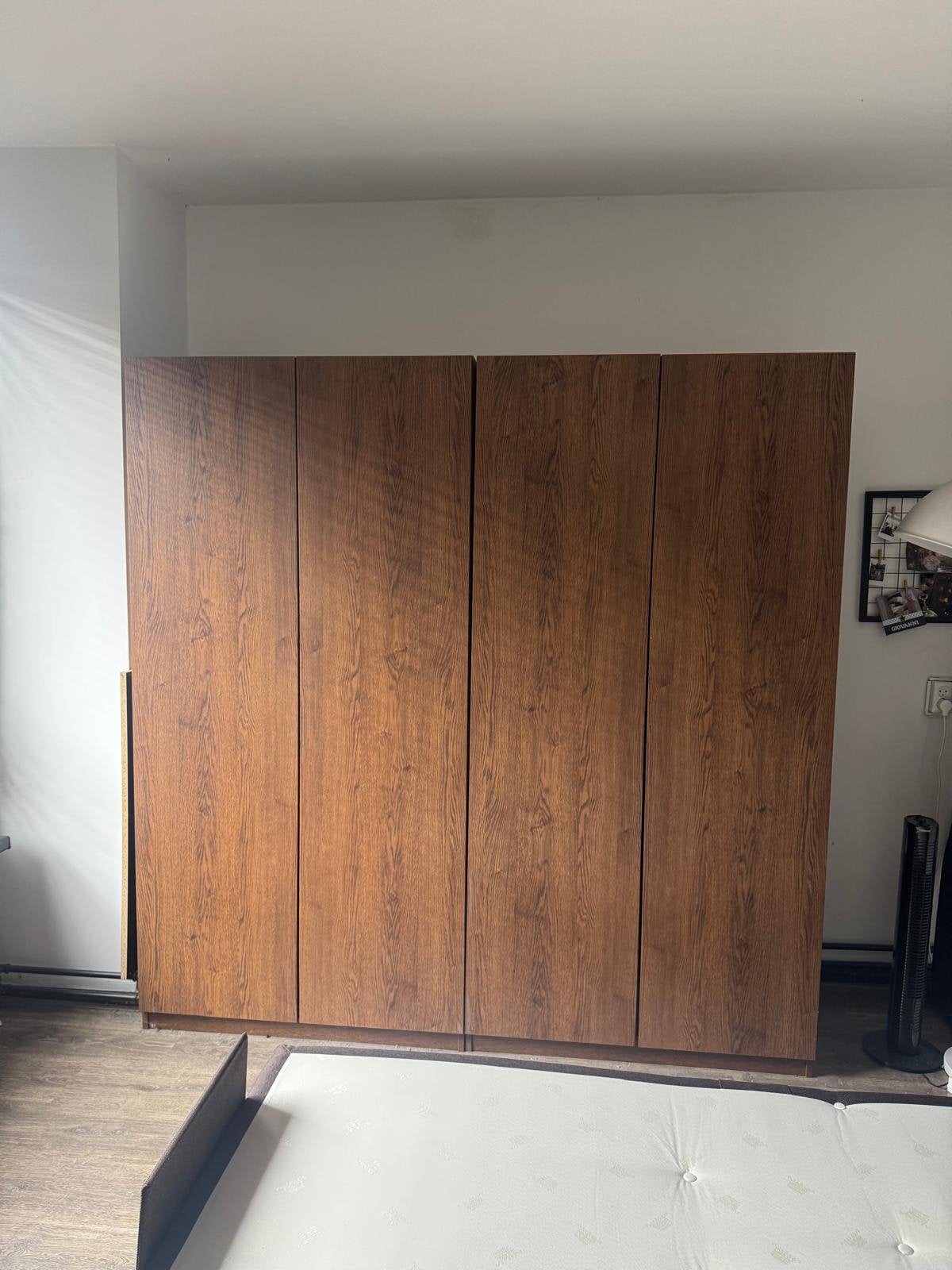 Grote houten kast – 4 deuren, Huis en Inrichting, Kasten | Kledingkasten, Ophalen, Zo goed als nieuw, 25 tot 50 cm, 200 cm of meer